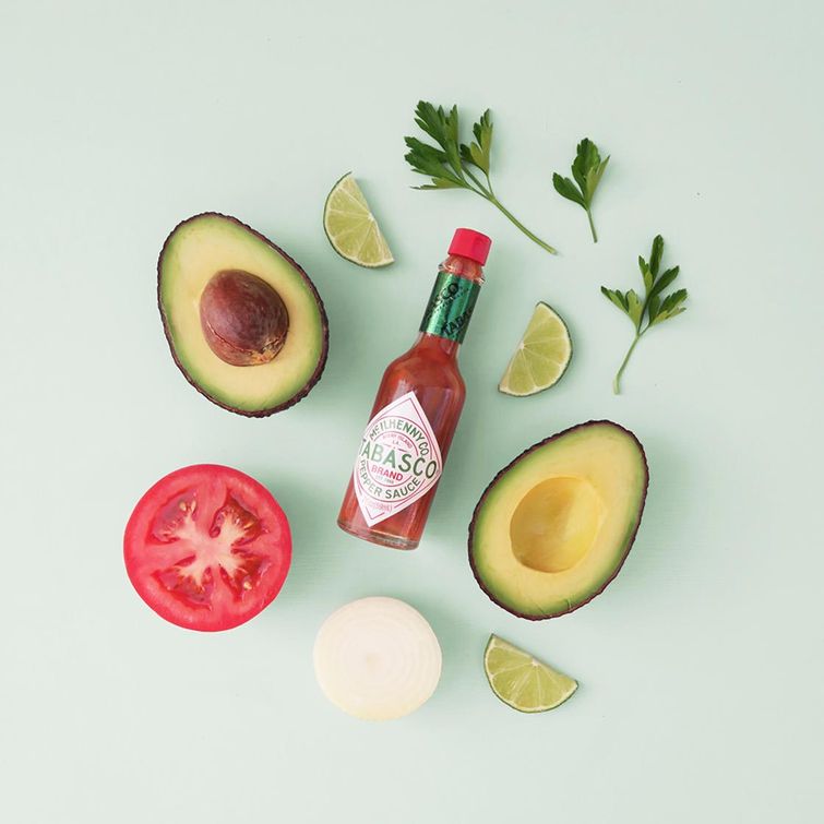 повар готовит блюда, блюда в виде пенисов, еда в виде пенисов