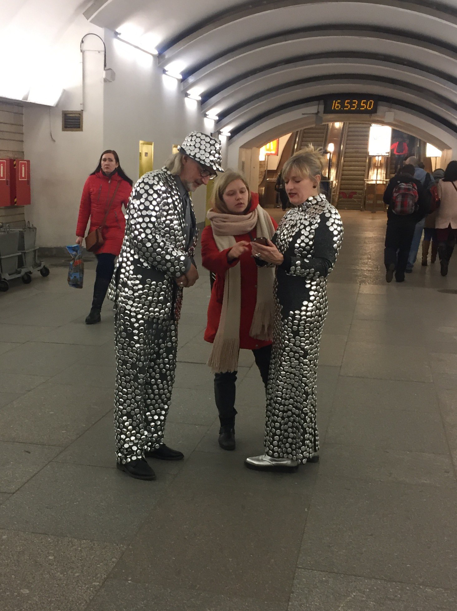 мода петербургского метро, мода метро, модники в транспорте, странные пассажиры метро 