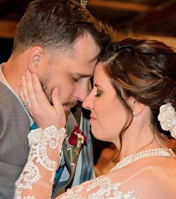 Парализованный жених удивил свою невесту, исполнив с ней свадебный танец необычным способом парализованный жених смог станцевать с невестой, свадебный танец парализованного жениха с невестой