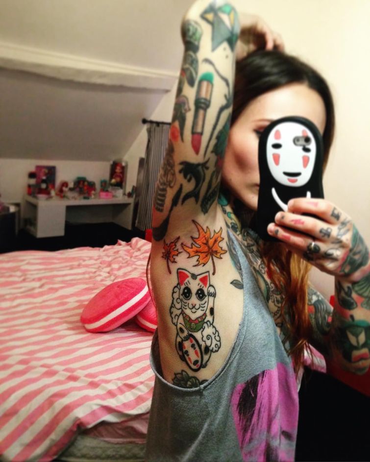 Татуировки под мышками, тату под мышками