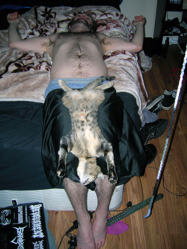 людей застукали за странными вещами, люди делают странные вещи