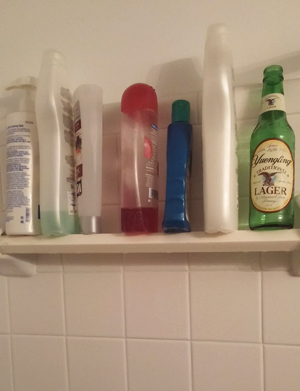 людей застукали за странными вещами, люди делают странные вещи