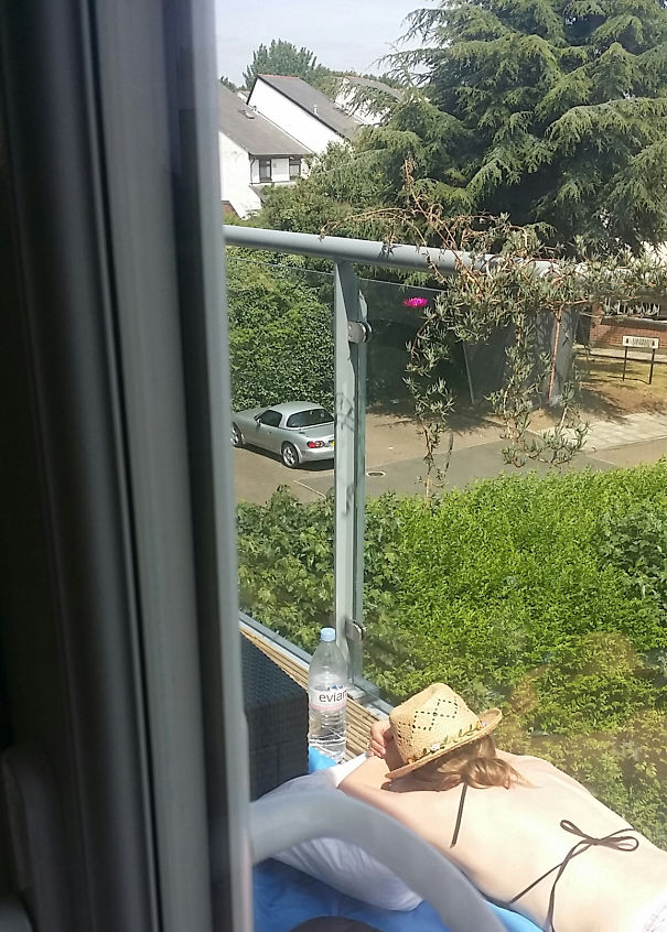 людей застукали за странными вещами, люди делают странные вещи