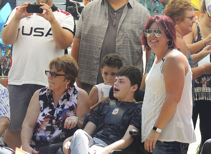 парад перед домом, парад в день рождения, парад в подарок на день рождения