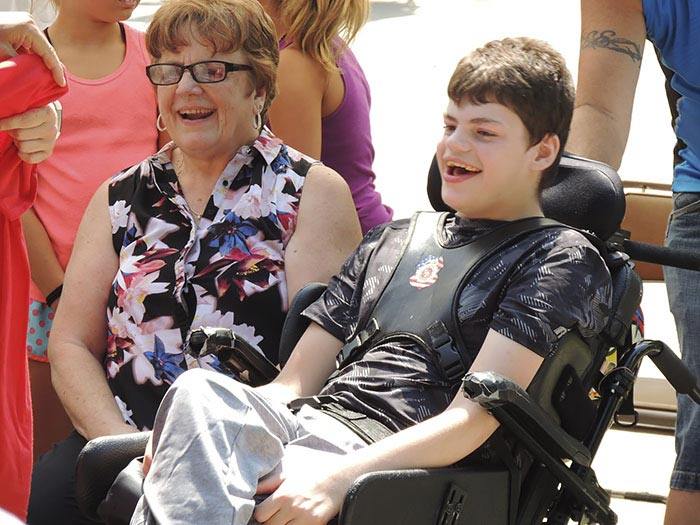 парад перед домом, парад в день рождения, парад в подарок на день рождения