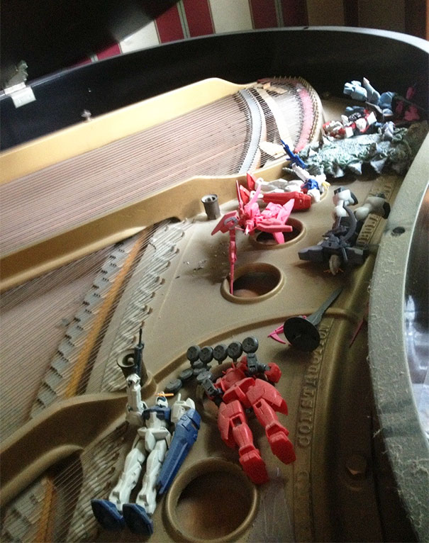 люди нашли потерянные вещи, нашли вещи через много лет