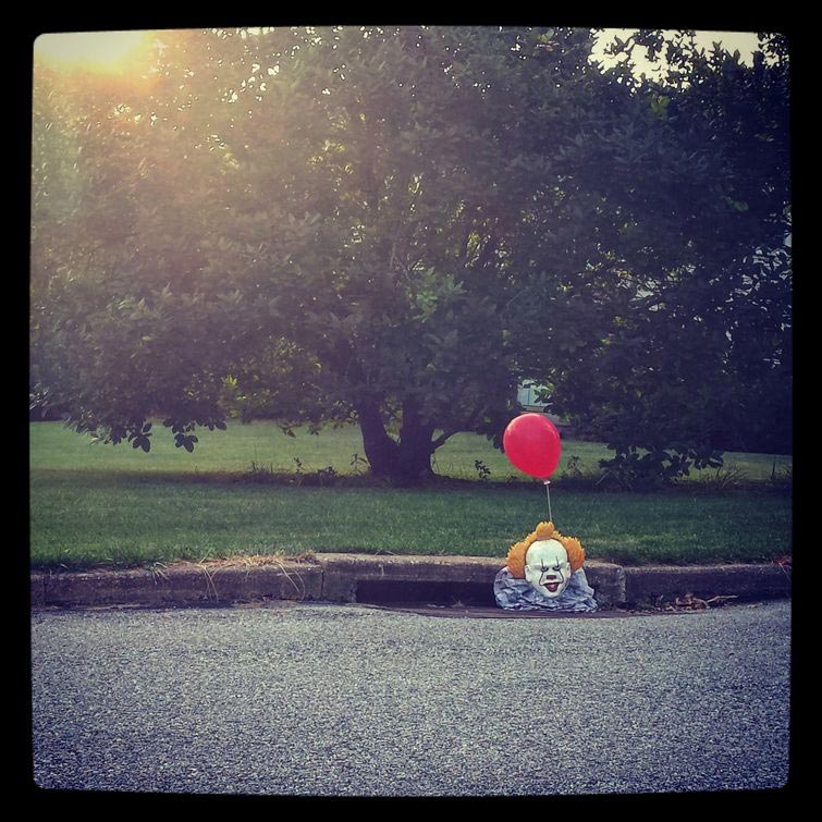 Этот парень вырезал тыкву в виде того, что пугает современных людей больше всего вырезанные тыквы, тыквы на Хэллоуин, самая страшная тыква, тыква вырезанная на хэллоуин