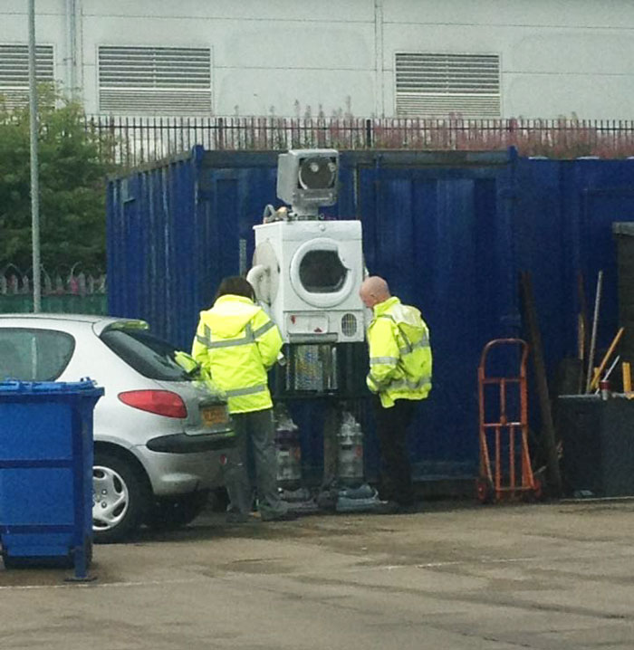 люди скучают на работе, творческим людям скучно на работе