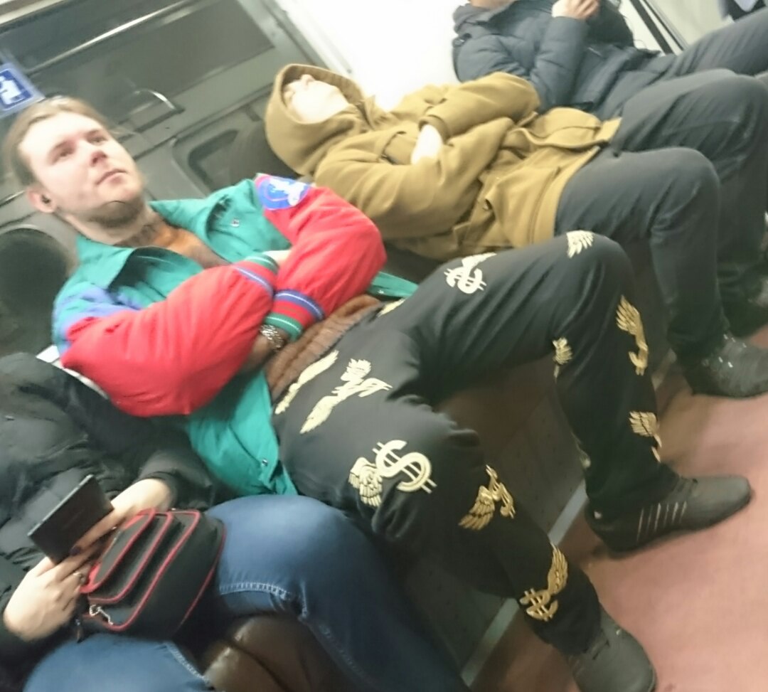 мода петербургского метро, мода метро, модники в транспорте, странные пассажиры метро 