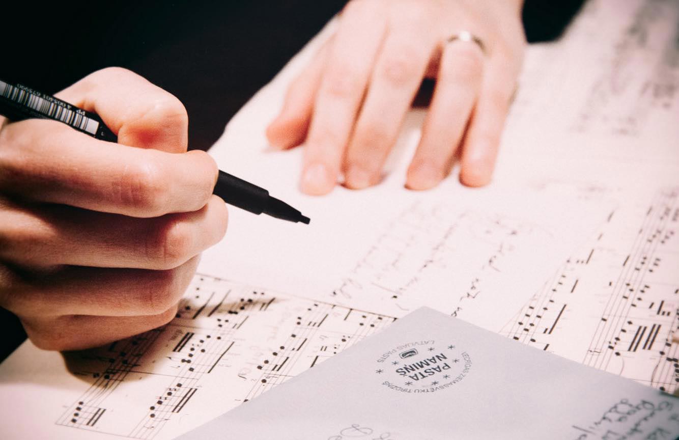 странные профессии, необычные профессии 