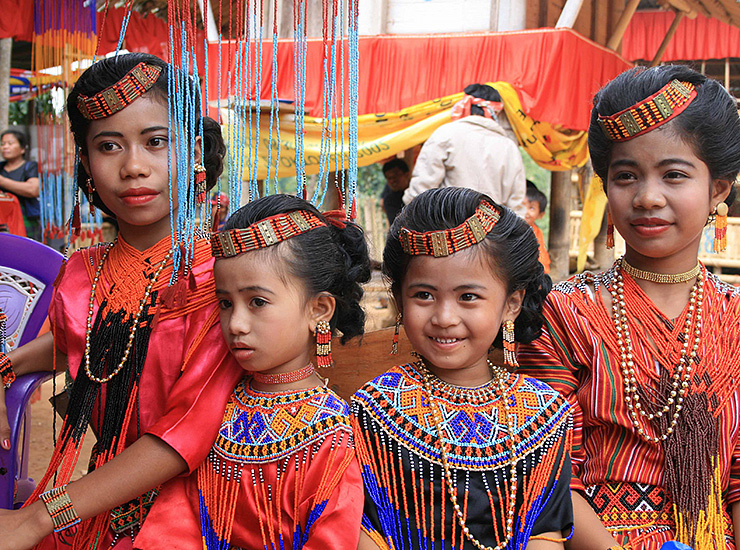 Бусы из праха усопшего, невеста для покойника, жуткие обряды погребения