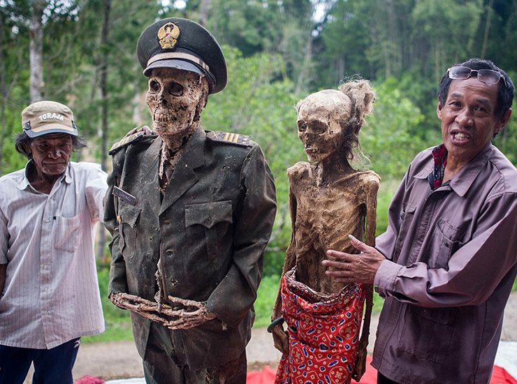 Бусы из праха усопшего, невеста для покойника, жуткие обряды погребения