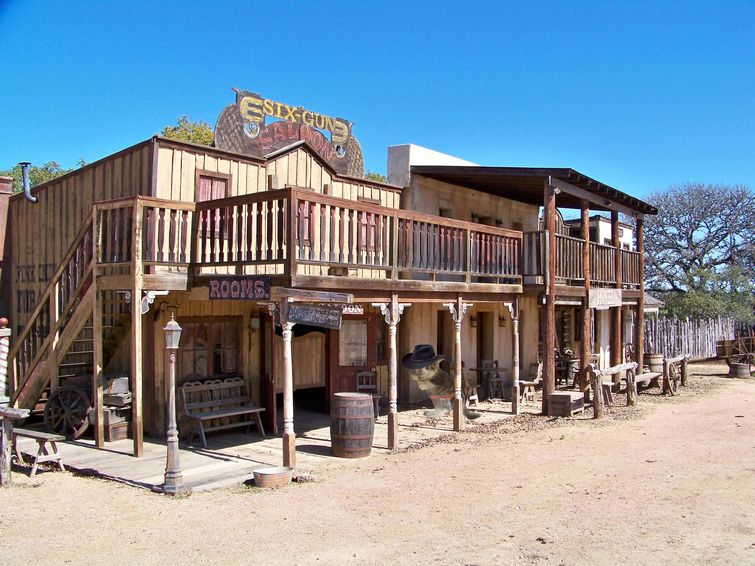 котёнок под машиной битва фотошоперов, котёнок под машиной