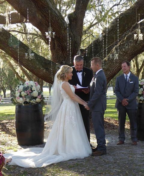 Жертва домашнего насилия вышла замуж, вышла замуж за мужчину который её спас