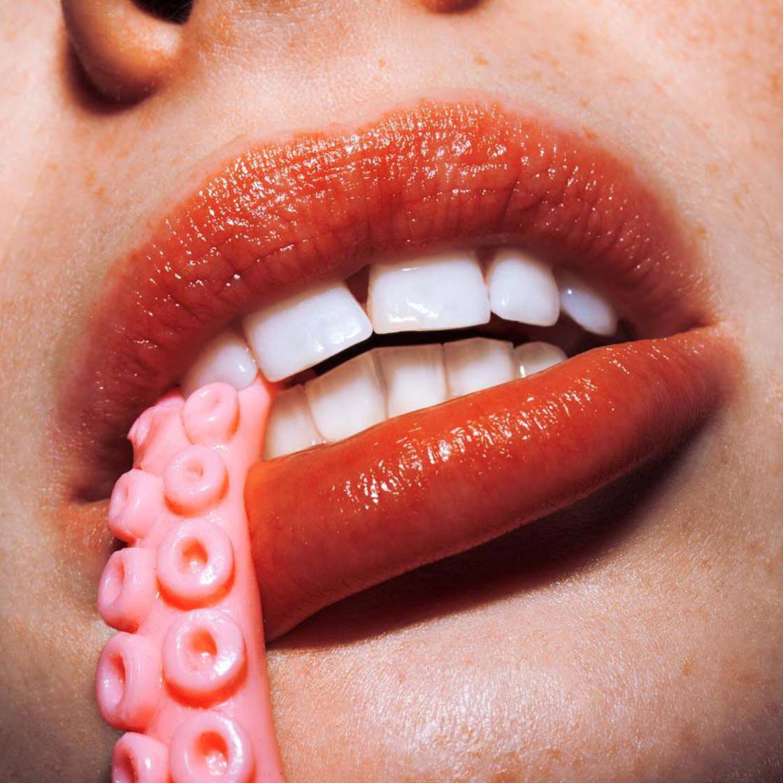 Фотография на тему Женские губы крупным планом | PressFoto