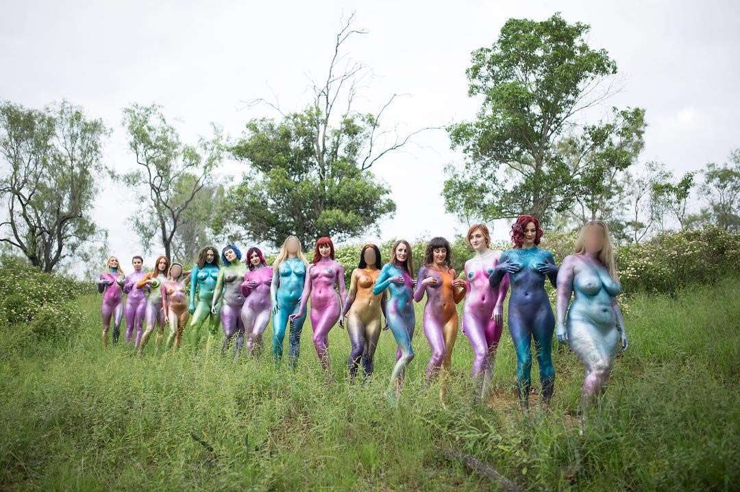 женщины в блёстках, женщины бодипозитив блёстки