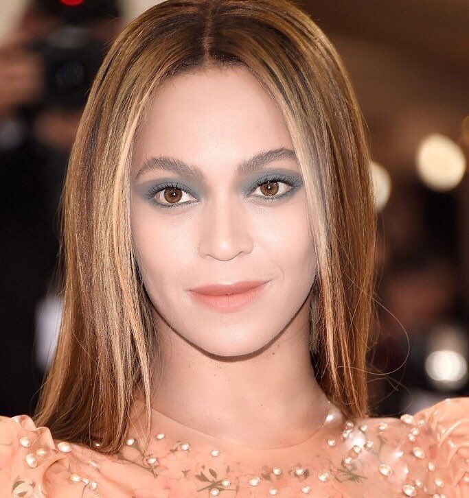 белая Рианна, Рианна с белой кожей, отбелил Рианну, если бы Рианна была белой