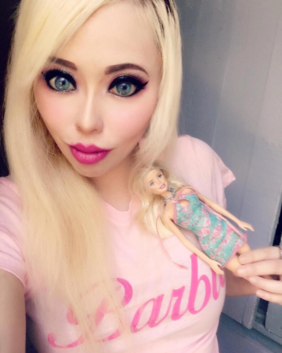 Офелия Вэнити, Ophelia Vanity, из готичной девушки в Барби, девушка превратилась в Барби