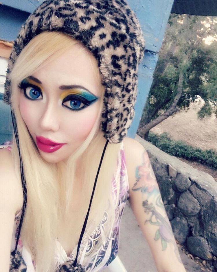 Офелия Вэнити, Ophelia Vanity, из готичной девушки в Барби, девушка превратилась в Барби