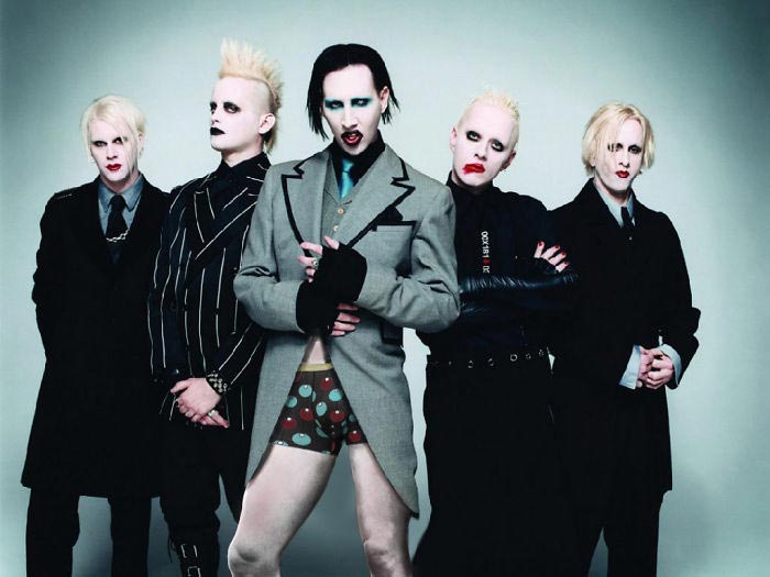 знаменитости без штанов, знаменитости в трусах, персонажи в трусах