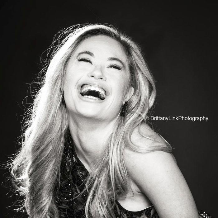 Микайлы Холмгрен, Mikayla Holmgren, первая женщина с синдромом Дауна ставшая победительницей на конкурсе красоты