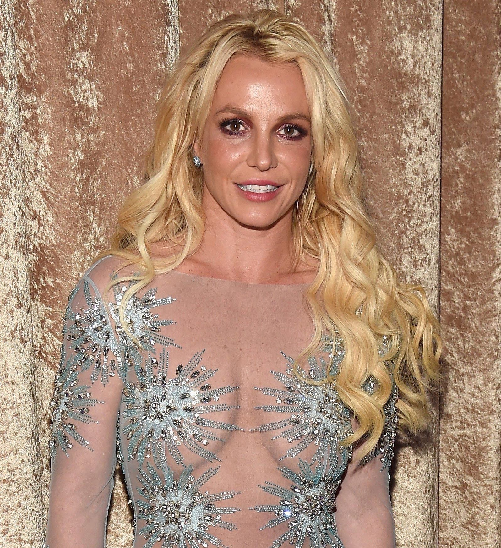 звёзды которые выглядят старше, знаменитости которые выглядят старше своих лет