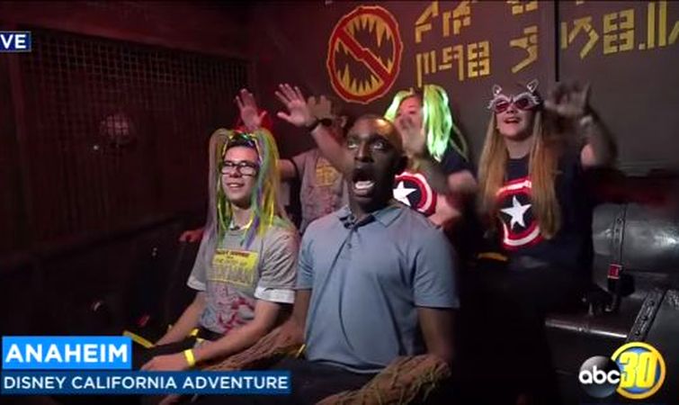 журналист испугался на аттракционе, аттракцион Стражи галактики, журналист репортаж аттракцион