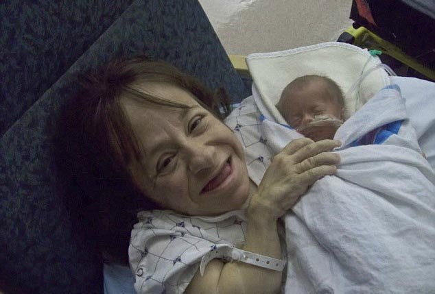 Стейси Геральд — самая маленькая мама в мире, у которой трое детей Стейси Геральд, Stacey Herald, самая маленькая мама в мире, Мама с несовершенным остеогенезом