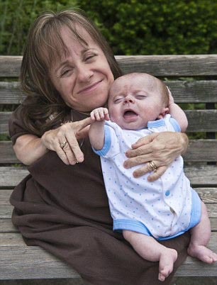 Стейси Геральд — самая маленькая мама в мире, у которой трое детей Стейси Геральд, Stacey Herald, самая маленькая мама в мире, Мама с несовершенным остеогенезом