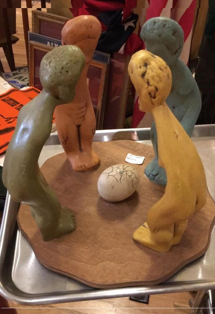 25 жутковатых вещей, найденных на распродажах, от которых мурашки по коже жуткие вещи найденные на распродажах, странные вещи найденные на барахолках