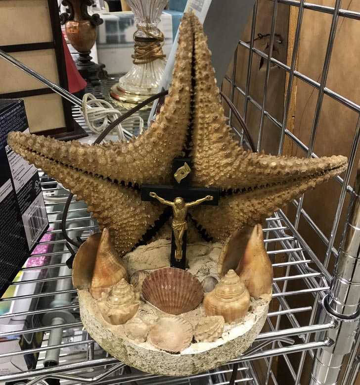 25 жутковатых вещей, найденных на распродажах, от которых мурашки по коже жуткие вещи найденные на распродажах, странные вещи найденные на барахолках