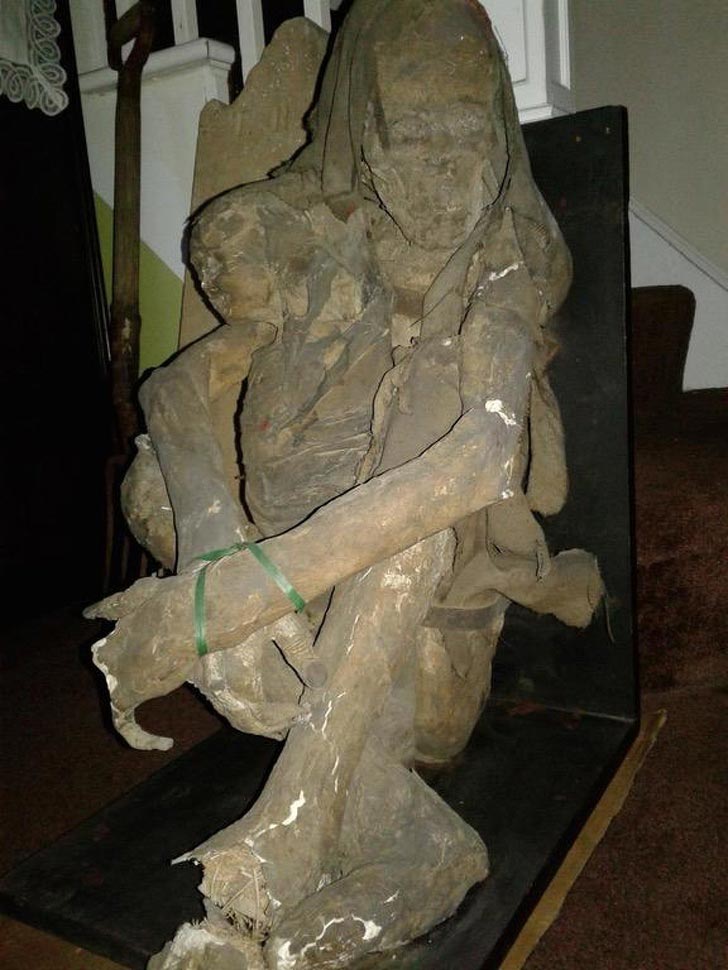 25 жутковатых вещей, найденных на распродажах, от которых мурашки по коже жуткие вещи найденные на распродажах, странные вещи найденные на барахолках