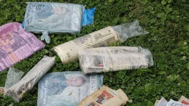 Мужчина чуть не сошёл с ума, пытаясь узнать, кто приносит ему газеты и журналы каждый день мужчина находил газеты, кто приносит газеты, лисы приносили газеты, нашёл на крыльце дома