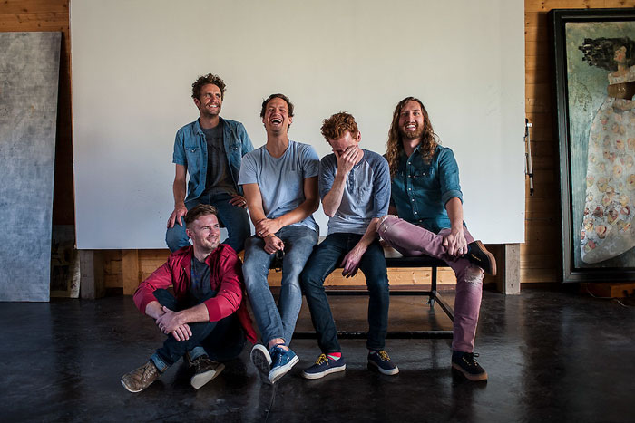 Фотограф стоит голым перед своими моделями, Тревор Кристенсен, Trevor Christensen