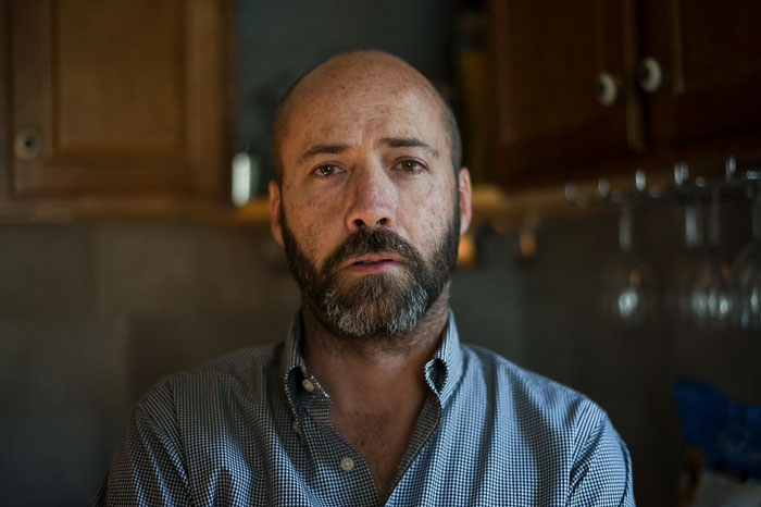 Фотограф стоит голым перед своими моделями, Тревор Кристенсен, Trevor Christensen