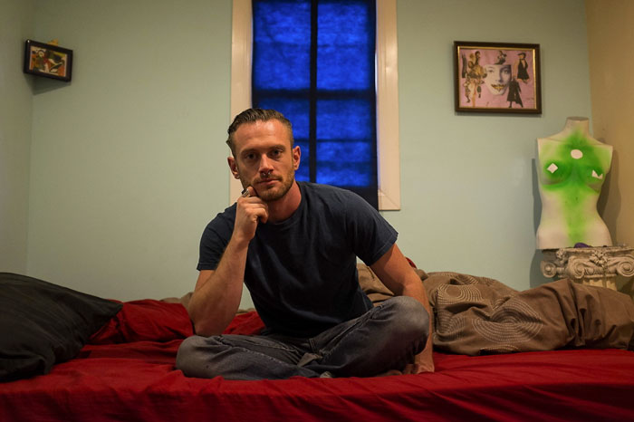 Фотограф стоит голым перед своими моделями, Тревор Кристенсен, Trevor Christensen