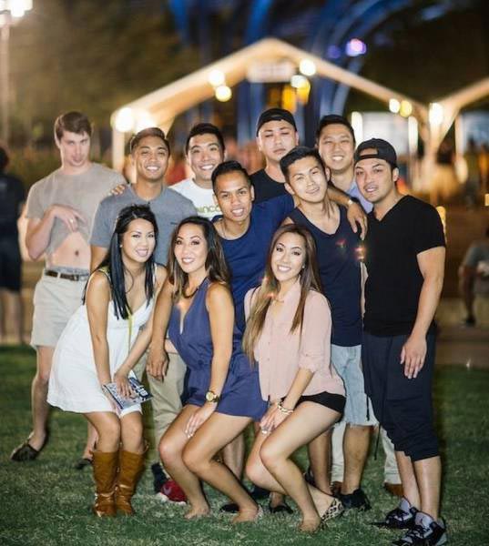 фотобомбы, фотографии самое интересное на фоне, фотографии фон главное, фотографии со смешным фоном