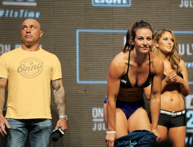 фотобомбы, фотографии самое интересное на фоне, фотографии фон главное, фотографии со смешным фоном