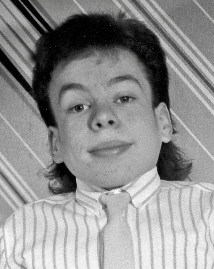 Звёзды делятся своими детскими и юношескими фотографиями, звёзды в детстве 