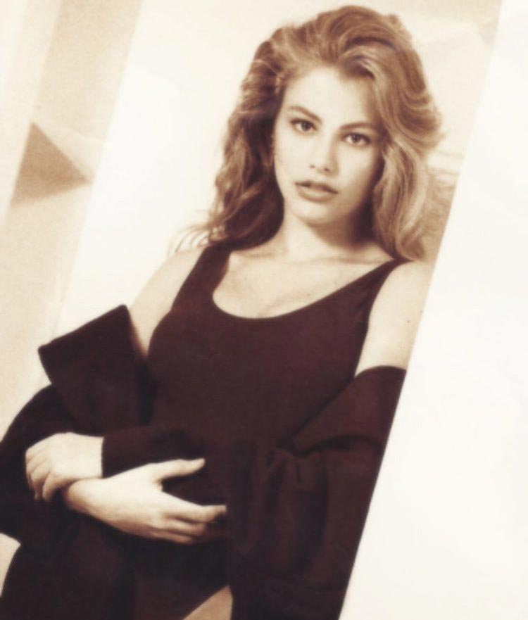 Звёзды делятся своими детскими и юношескими фотографиями, звёзды в детстве 