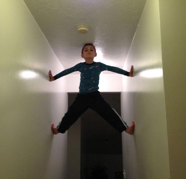 поспорили и проиграли, люди проспорили, наказание за спор, выиграл в споре