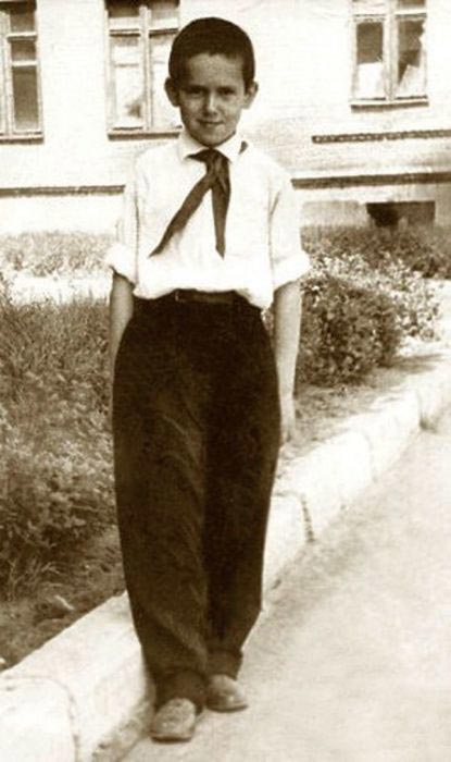 6 российских знаменитостей, которые выросли в детском доме русские звёзды выросшие в детском доме, советские знаменитости выросшие в детском доме