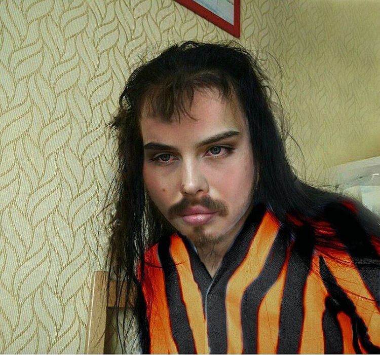 девушка из Омска может превратить себя в любую знаменитость, Алиса Дронова