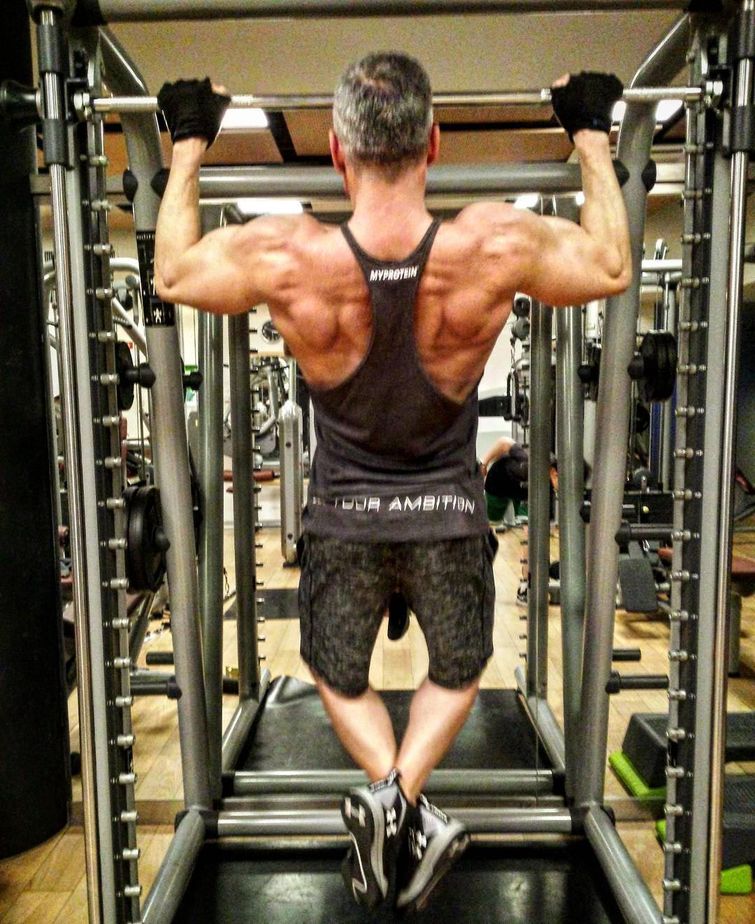 Что получится, если 51-летний отец решит пойти по стопам своего сына-бодибилдера Роберто Касаротто, Роберто Касаротто до и после, 50-летний бодибилдер, престарелый бодибилдер, 50-летний качок