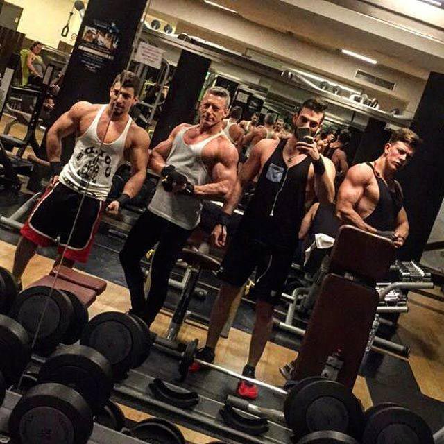 Что получится, если 51-летний отец решит пойти по стопам своего сына-бодибилдера Роберто Касаротто, Роберто Касаротто до и после, 50-летний бодибилдер, престарелый бодибилдер, 50-летний качок