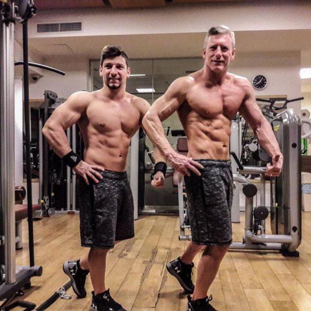 Что получится, если 51-летний отец решит пойти по стопам своего сына-бодибилдера Роберто Касаротто, Роберто Касаротто до и после, 50-летний бодибилдер, престарелый бодибилдер, 50-летний качок