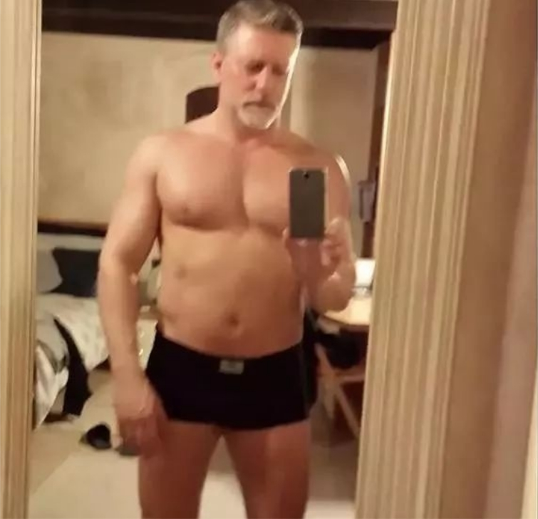 Что получится, если 51-летний отец решит пойти по стопам своего сына-бодибилдера Роберто Касаротто, Роберто Касаротто до и после, 50-летний бодибилдер, престарелый бодибилдер, 50-летний качок