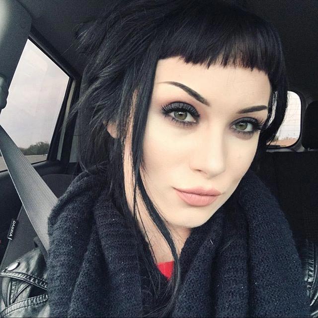 озорные и дерзкие девчонки с короткими чёлками, дамы которые взяли и обрезали чёлку