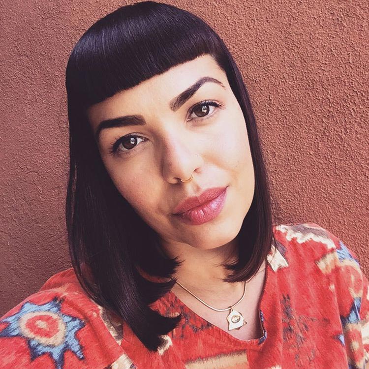 озорные и дерзкие девчонки с короткими чёлками, дамы которые взяли и обрезали чёлку