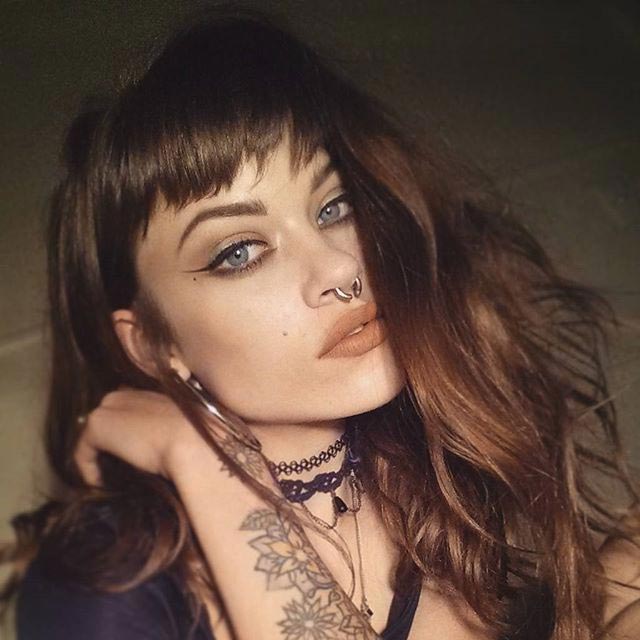 озорные и дерзкие девчонки с короткими чёлками, дамы которые взяли и обрезали чёлку